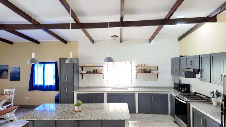 House, 3 Bedrooms | Private kitchen | Coffee/tea maker, fridge, oven