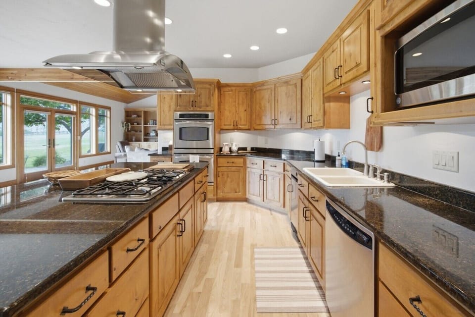 Open Style Kitchen with Granite Counter Tops