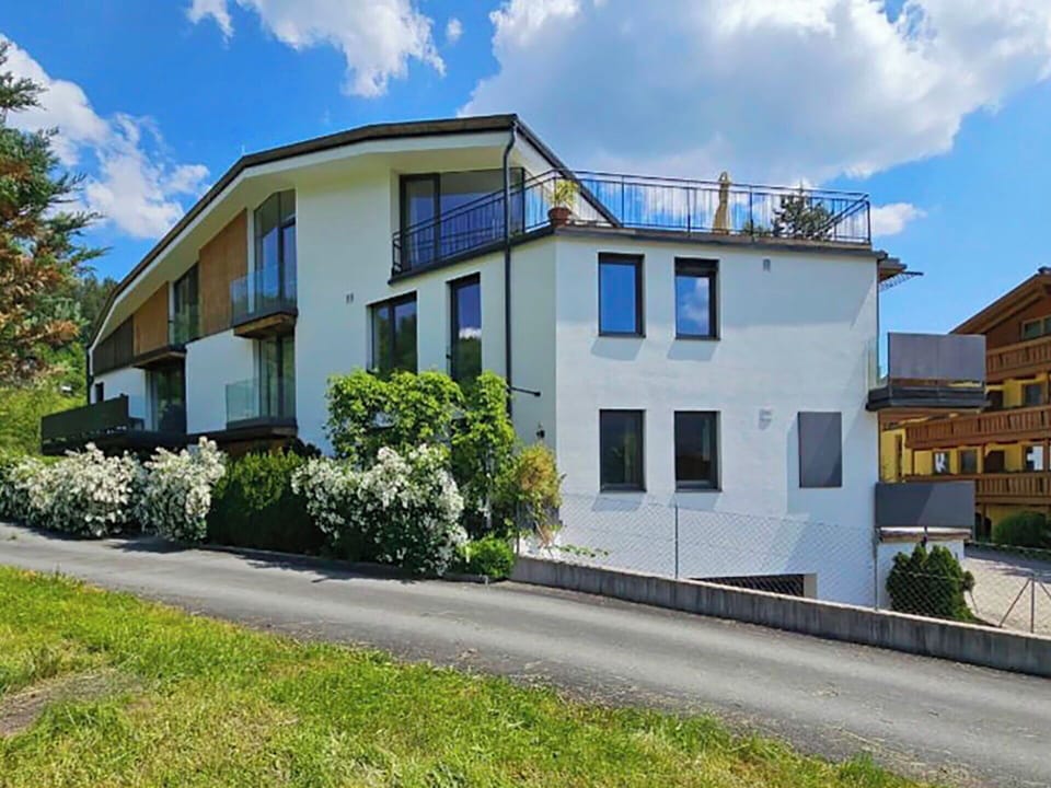 Building, Window, Residential Area, House, Home, Facade, Roof, Urban Design, Human Settlement, Cottage
