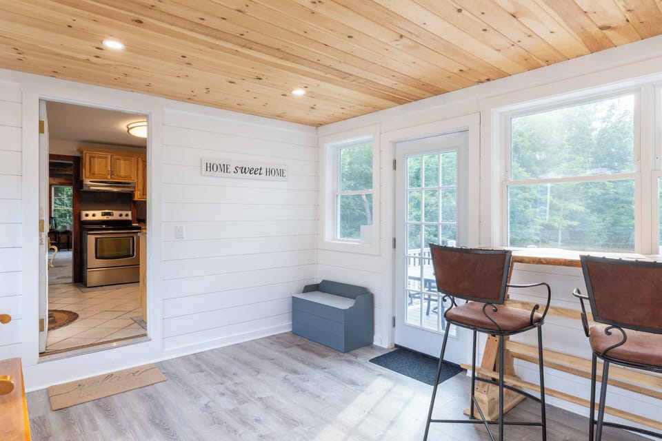 Bright and welcoming entry