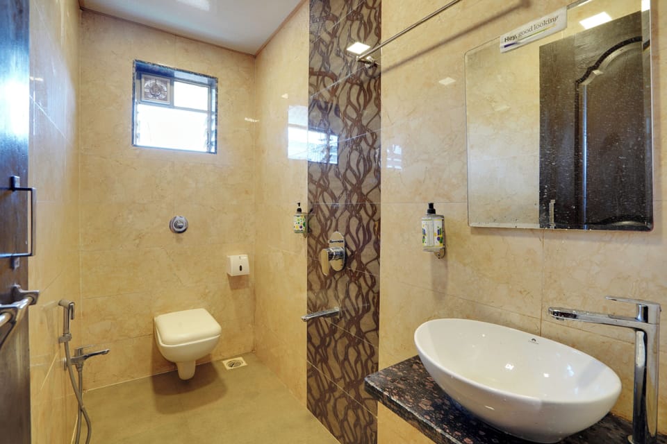 Standard Double Room, Balcony | Bathroom | Shower, free toiletries, towels, toilet paper