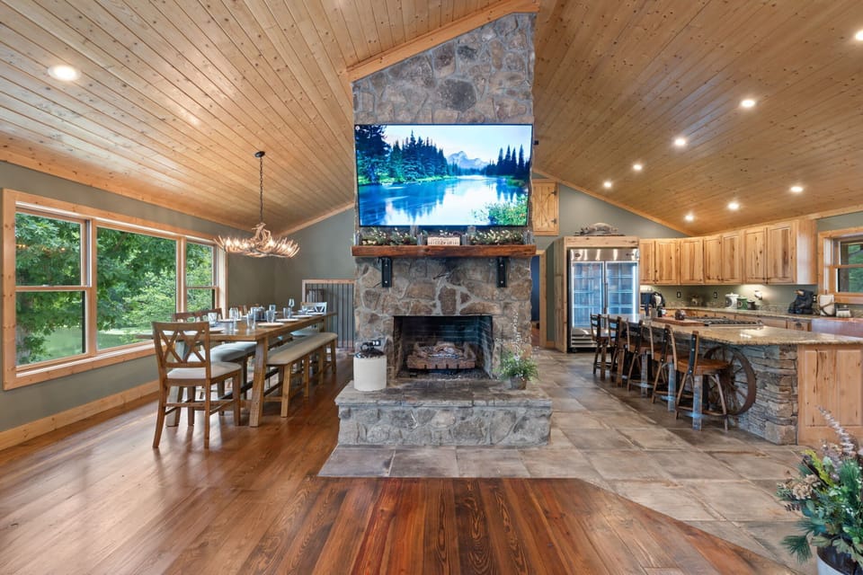 Living room fireplace & TV at The Lodge 