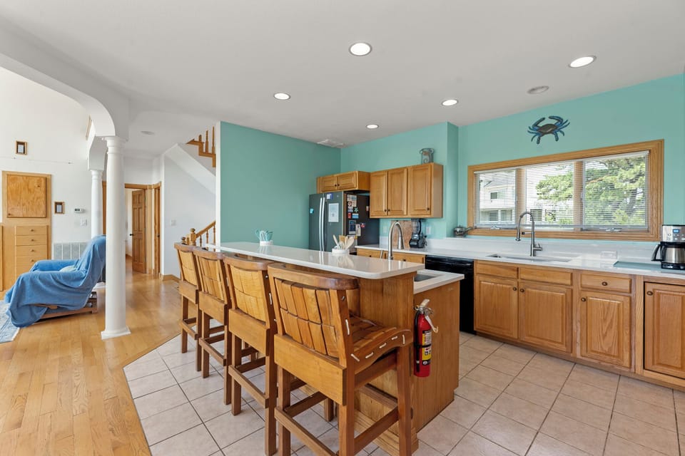 M872: Sound of Peace | Mid Level Kitchen