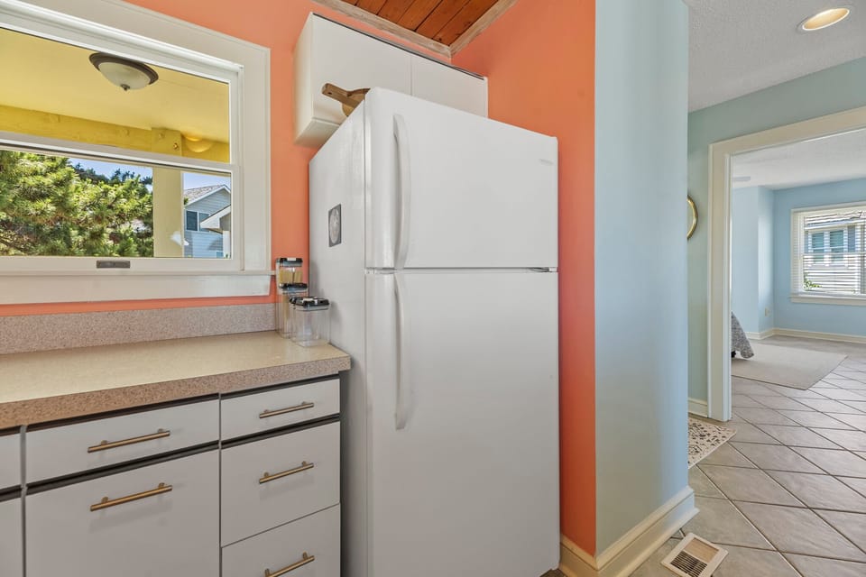 R12: Mr and Mrs Sea | Kitchen