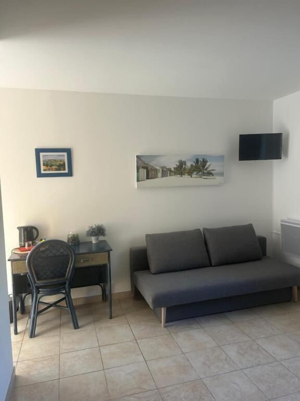 Triple Room, Garden View | Living area