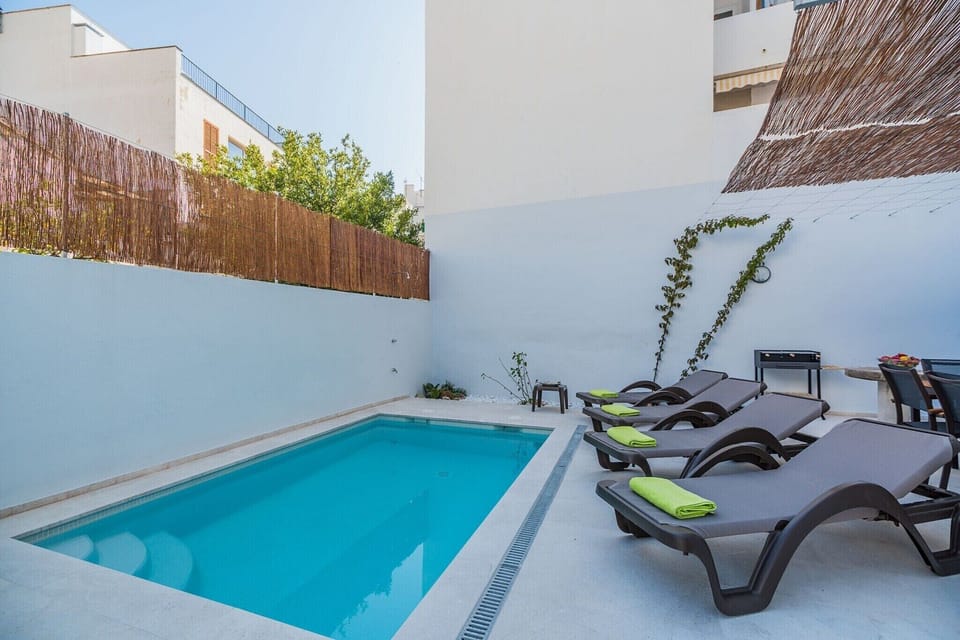 Holiday Home Swimming Pool