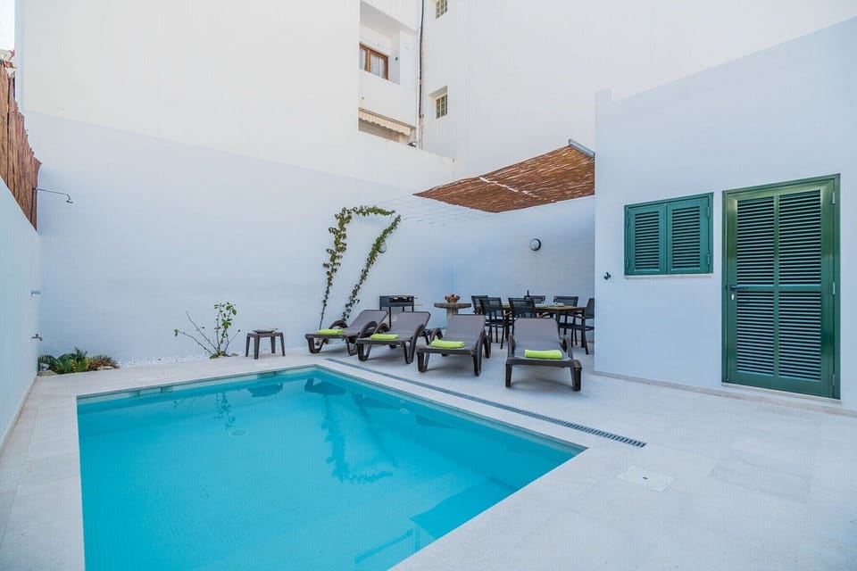 Holiday Home Swimming Pool