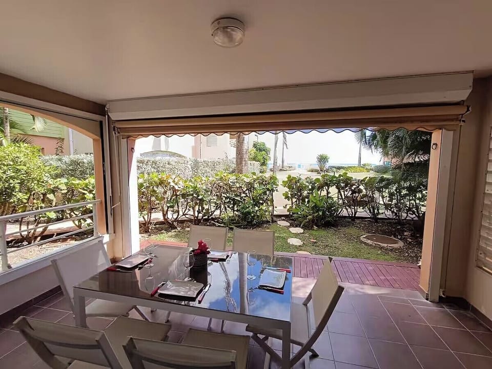 Comfort Apartment, Sea View | Dining