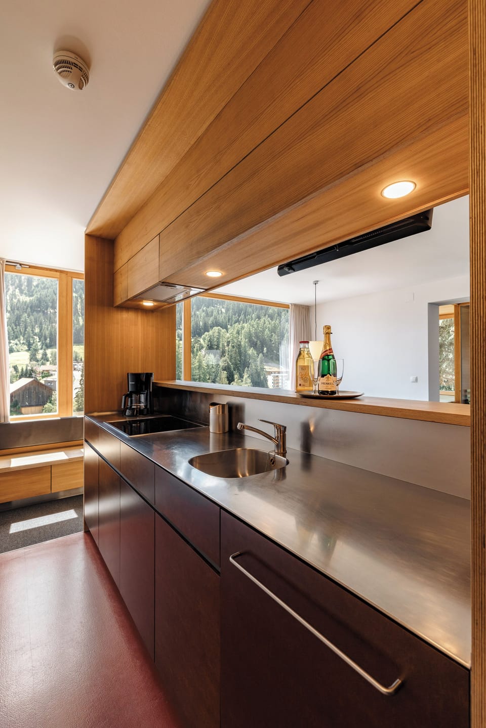 Grand Family | Private kitchen | Coffee/tea maker, mini-fridge, microwave, oven