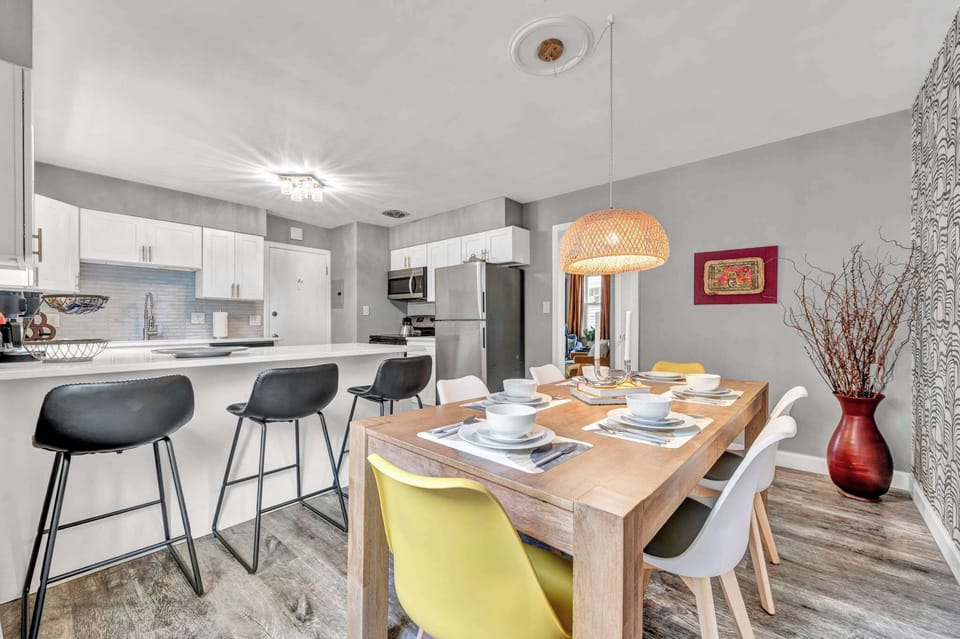 Grab a bar stool at the island & chat while dinner's on the way