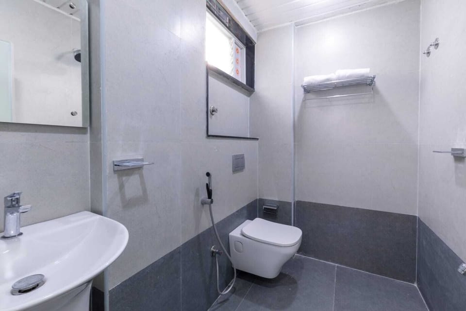 Shower, towels, shampoo, toilet paper