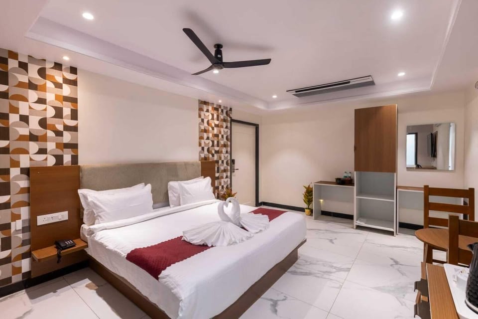 Premium Double Room | Laptop workspace, WiFi (free)