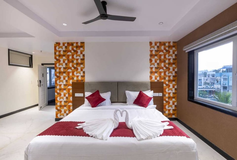 Executive Suite | Laptop workspace, WiFi (free)