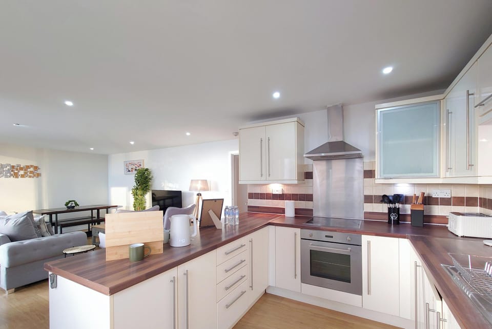 Comfort Apartment, River View | Private kitchen