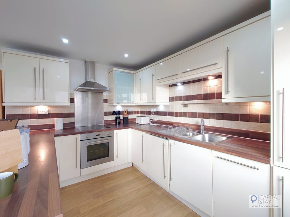 Comfort Apartment, River View | Private kitchen