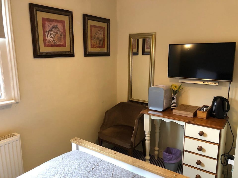 Premium Double Room, Ensuite (CarriageRoom) | Desk, WiFi (free)