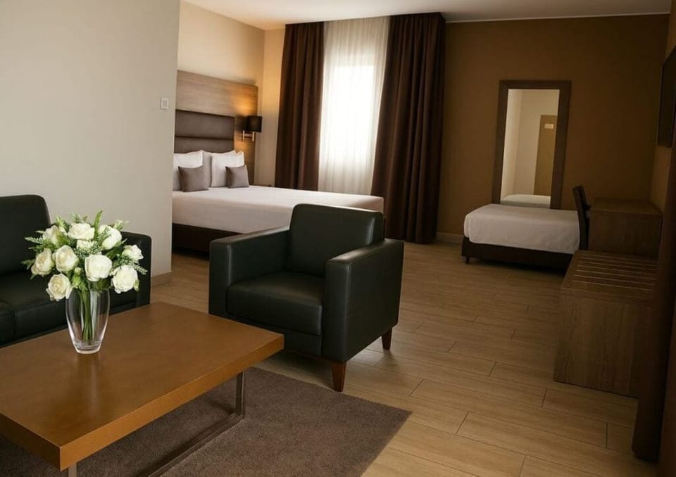 Comfort Suite | In-room safe, desk, WiFi (free)