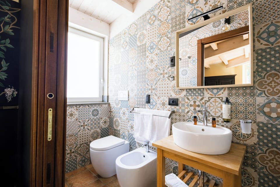 Junior Suite, Garden View | Bathroom | Shower, free toiletries, hair dryer, slippers