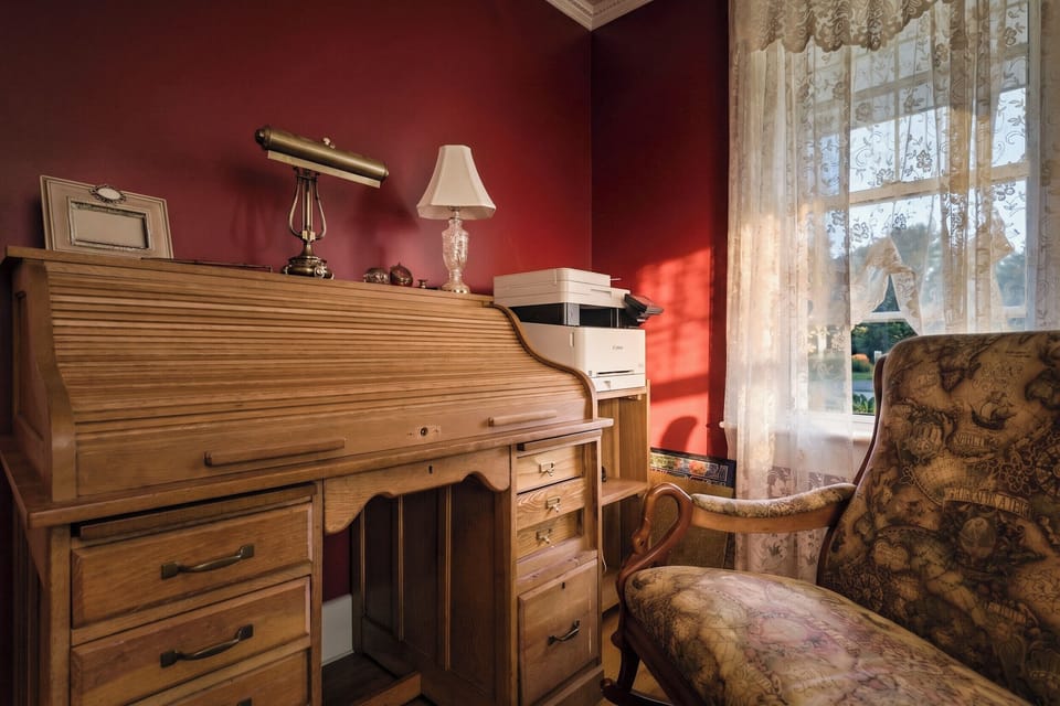 A dedicated workspace is also located in the parlor. 