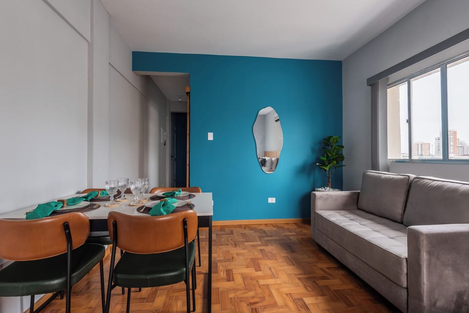 Deluxe Apartment, 1 Queen Bed with Sofa bed, Kitchen, City View | Dining