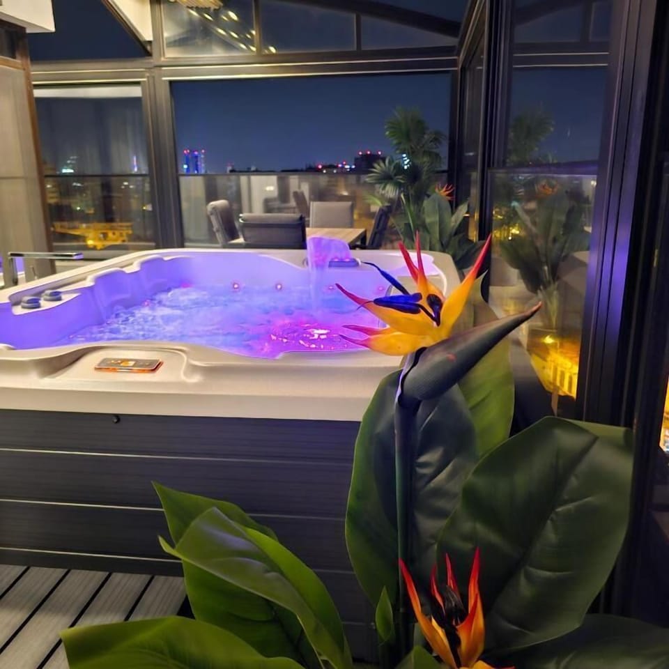 Luxury Penthouse, City View | Outdoor spa tub