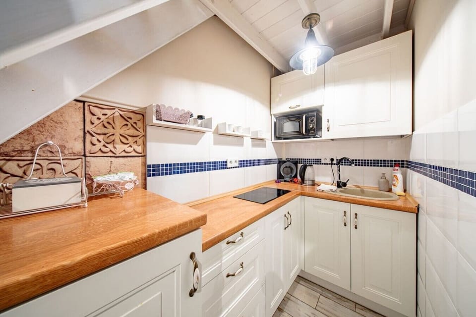 Kraków Studio in Great Location Near Old Town & Wawel | Book Now with RENTUJEMY.COM