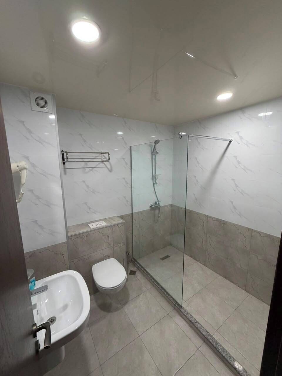 Single Room, City View | Bathroom | Shower, rainfall showerhead, free toiletries, hair dryer