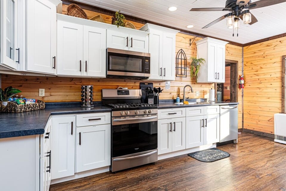 Full Kitchen with all your cooking basics [Main Floor]