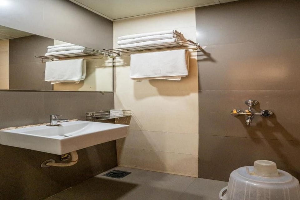 Classic Double Room | Bathroom | Free toiletries, towels, soap, toilet paper