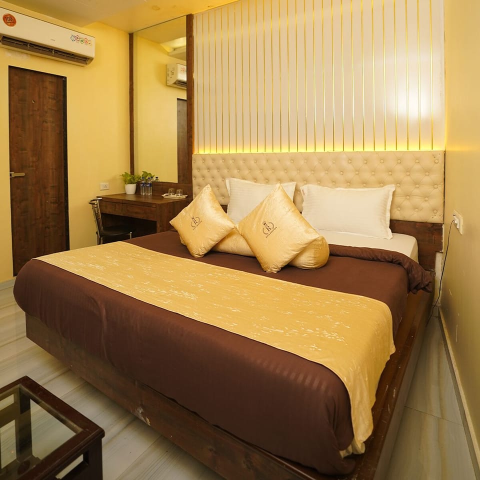 Classic Double Room | Laptop workspace, WiFi (free)