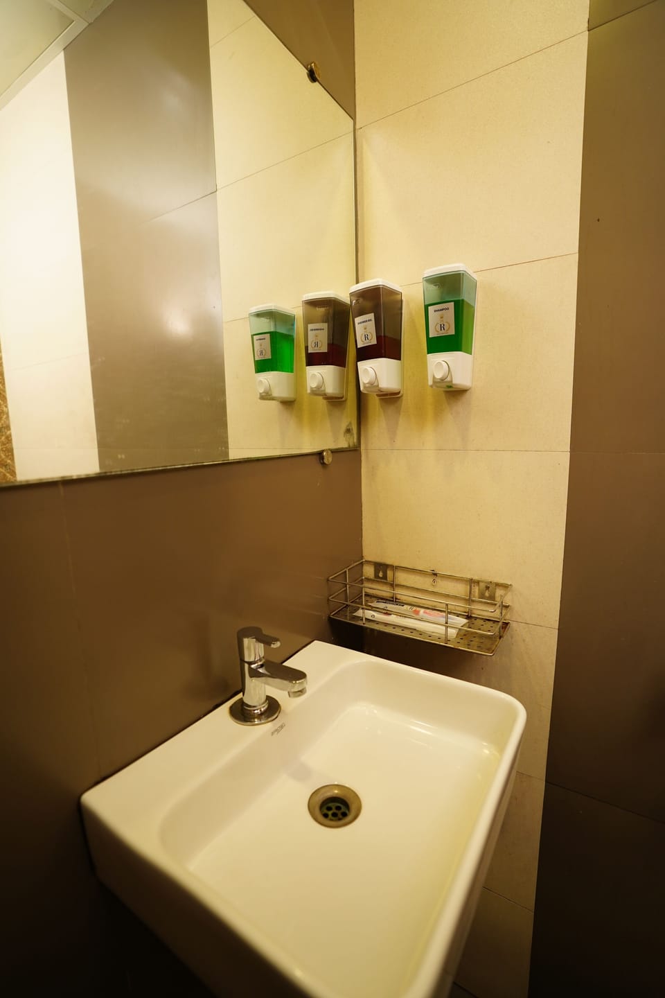 Classic Double Room | Bathroom | Free toiletries, towels, soap, toilet paper