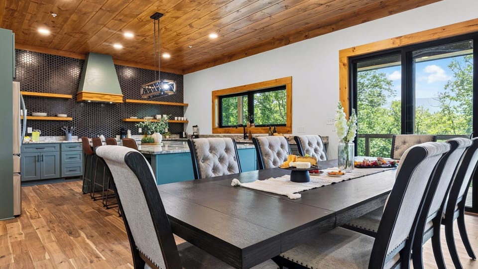 House (6 Bedrooms) | Interior