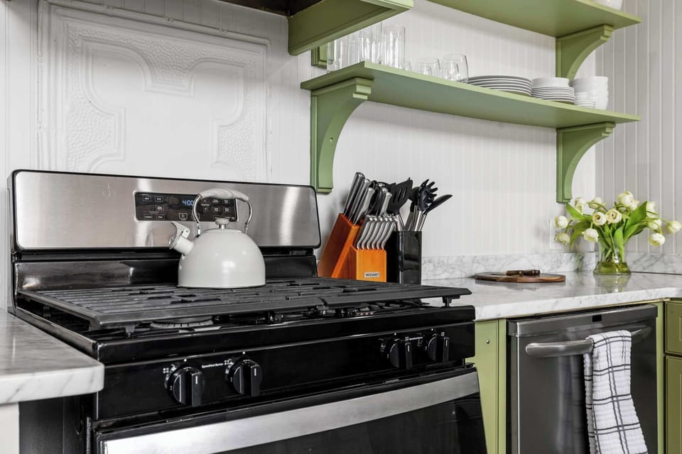 Things are about to heat up—in the best way! Whether you're flipping pancakes or cooking up a family feast, this stove is ready for every delicious creation.