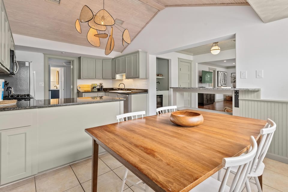 House, Multiple Beds (1111 Simmons St - MTP) | Private kitchen