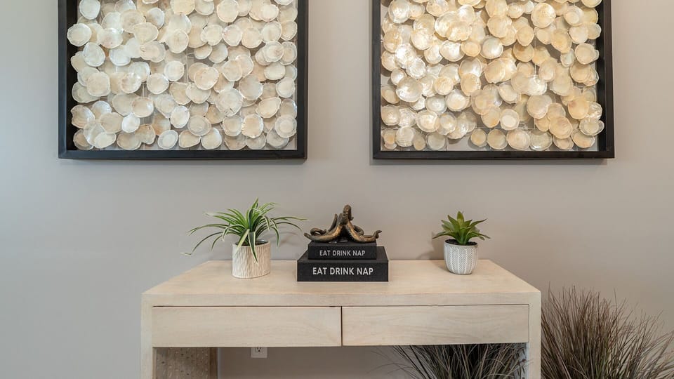 Entryway detail.