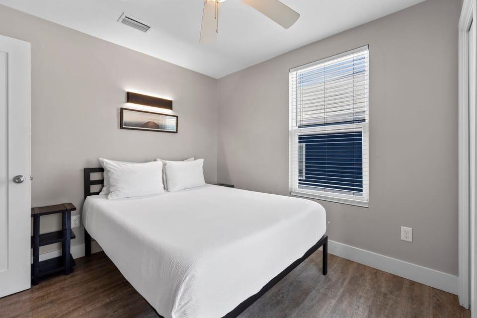 House, Multiple Beds, Pool View (PipeDreams East) | 4 bedrooms, individually decorated, individually furnished, bed sheets