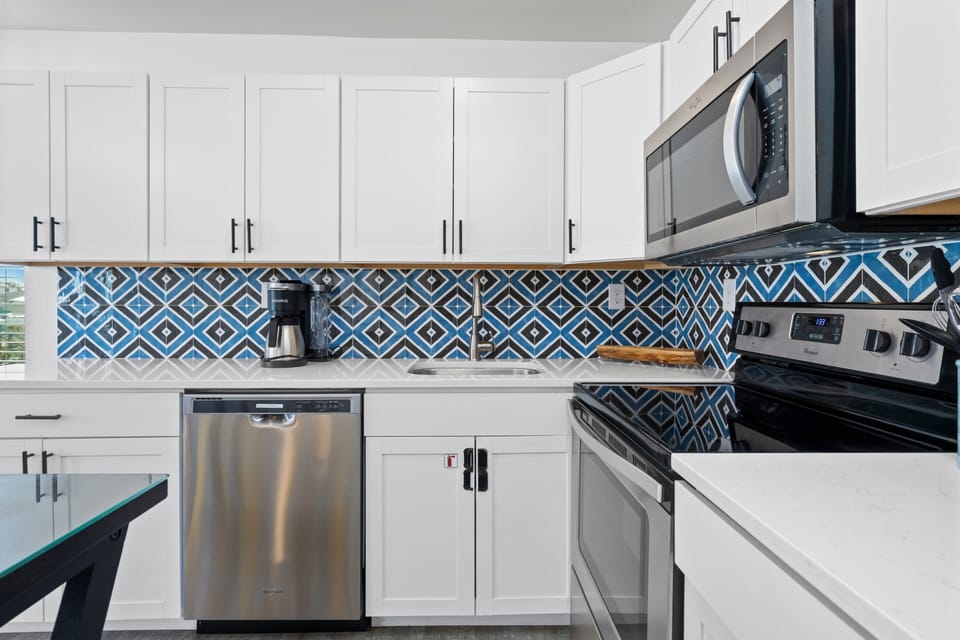 House, Multiple Beds, Pool View (PipeDreams) | Private kitchen | Coffee/tea maker
