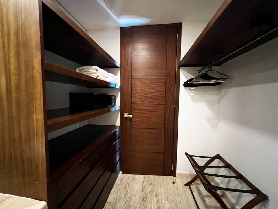 Security box and spacious closet. 