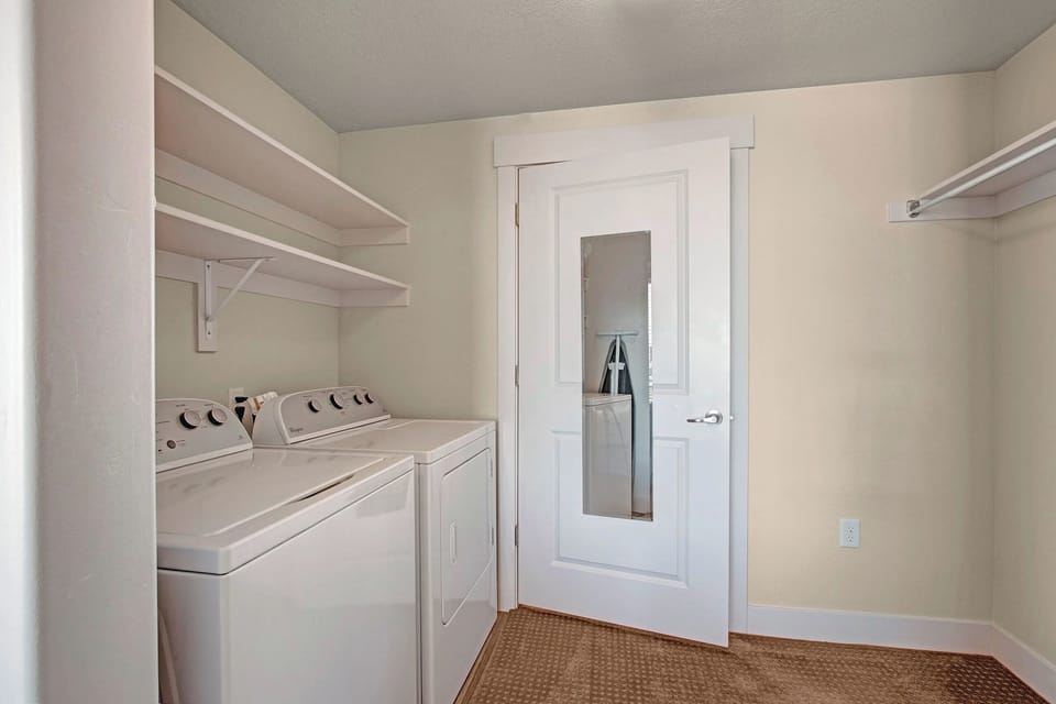 Modern SLC Condo in Safe Area: Hot Tub & Mountain Access Apartment in Salt Lake City