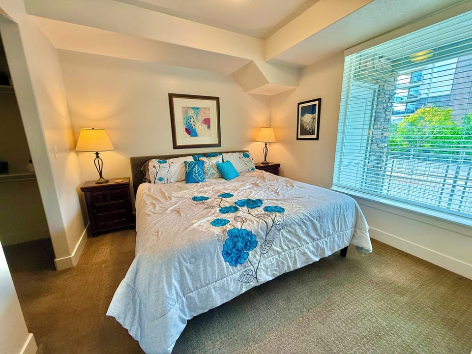 Luxury Condo, 2 Bedrooms, Mountain View | Iron/ironing board, WiFi (free)