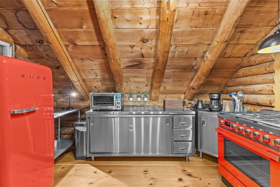 Cozy Log Cabin Near Stowe with Fire Pit & Deck (7598)