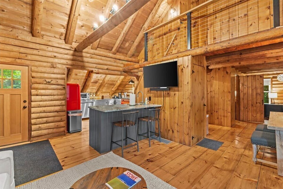Cozy Log Cabin Near Stowe with Fire Pit & Deck (7596)