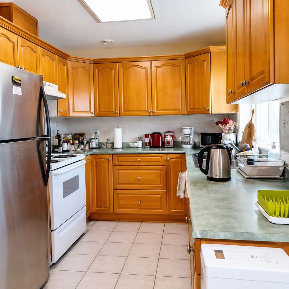 Standard Double Room, Hill View | Shared kitchen | Fridge, microwave, stovetop, cookware/dishes/utensils