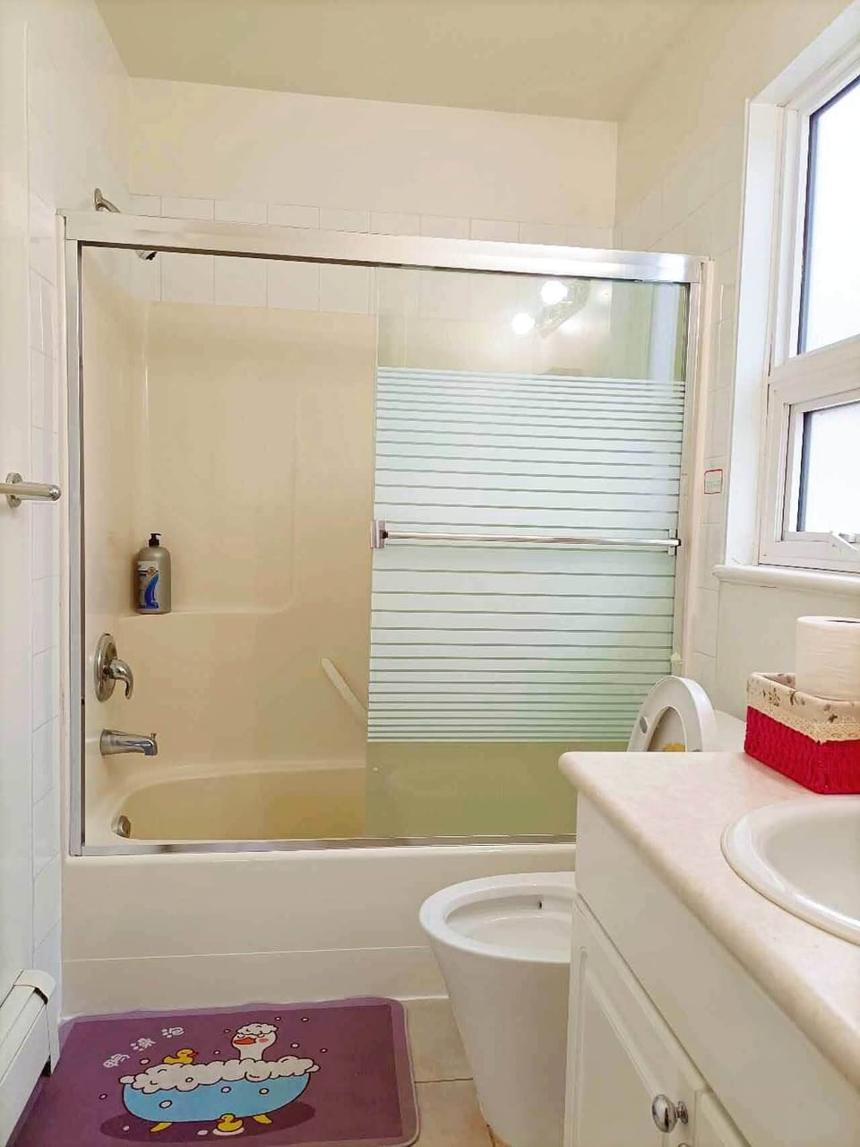 Combined shower/tub, hair dryer, slippers, towels
