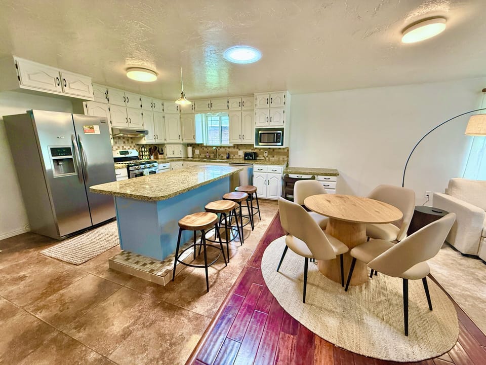 Deluxe House, Multiple Bedrooms, Mountain View | Private kitchen | Coffee/tea maker, electric kettle
