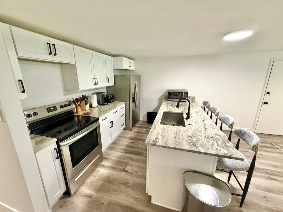 Deluxe House, Multiple Bedrooms, Mountain View | Private kitchen | Coffee/tea maker, electric kettle