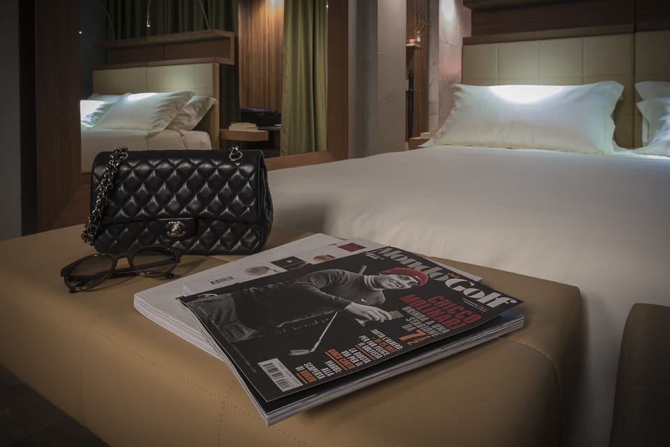 Suite | Down comforters, minibar, in-room safe, desk