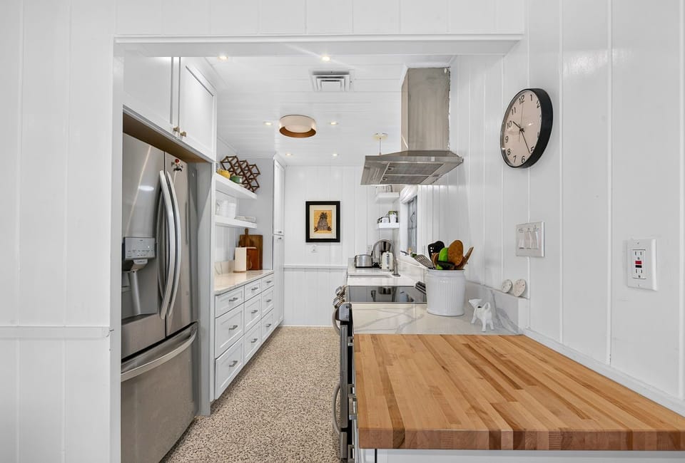 Peaceful Grand Canal Retreat on Siesta Key (8663)