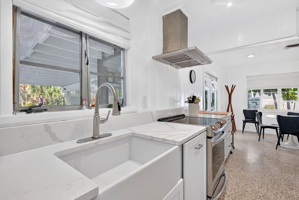 Peaceful Grand Canal Retreat on Siesta Key (8659)