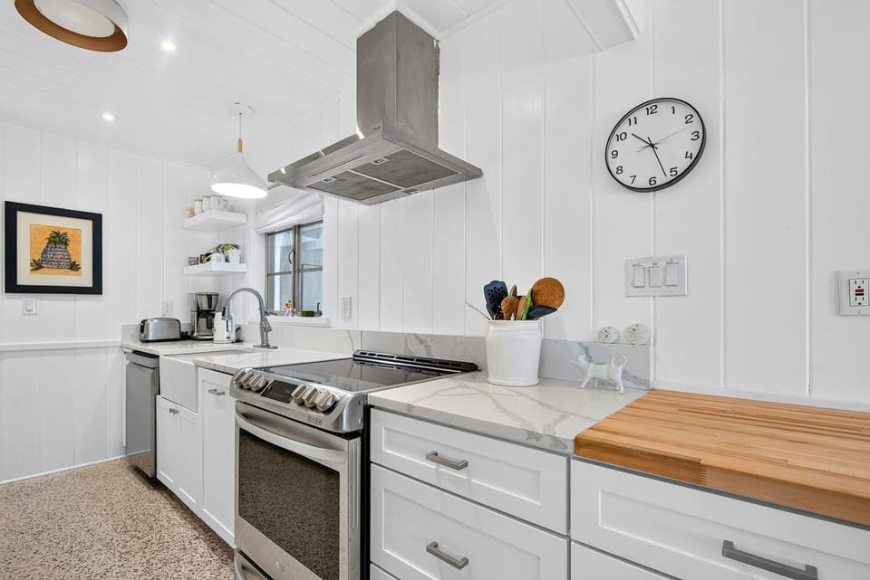 Peaceful Grand Canal Retreat on Siesta Key (8657)